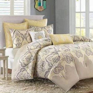 Target yellow comforter FULL